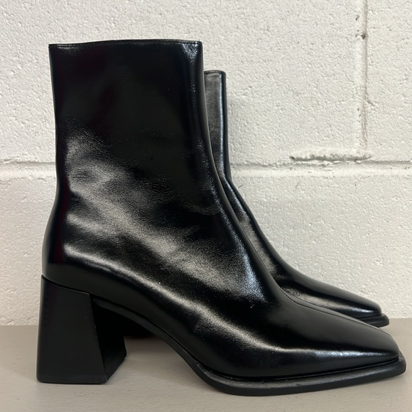 Jeffrey Campbell sz6 solid black booties sherpal block heel ankle square toe zip - Picture 2 of 7